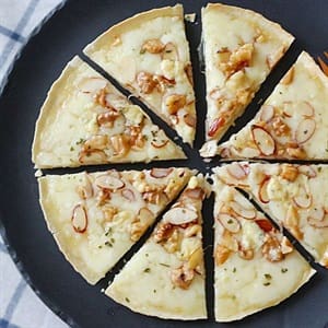 Bánh pizza phô mai gorgonzola dễ làm mà lại ngon quá trời 1 1551951921 3238 ook step2 636728855716557859