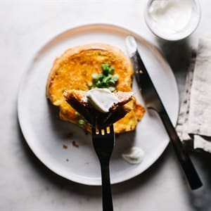 Sandwich trứng phô mai chiên cho bữa sáng thêm màu sắc 1 1554104813 1497 ook step3 636777157296196375