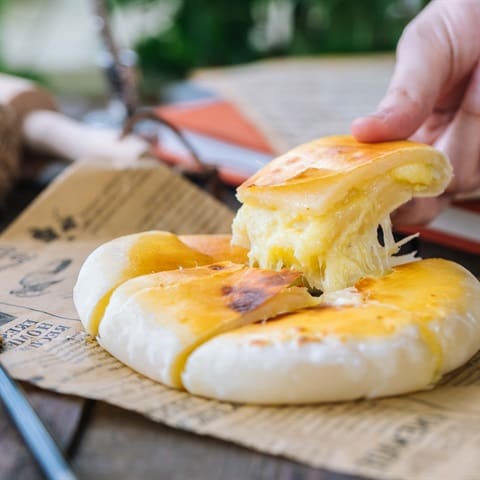 Cách làm bánh phô mai sầu riêng đang làm mưa làm gió trên thị trường 1 1556512018 4226 ook step5 636916968665982848