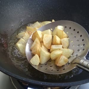Thịt bò Úc om khoai tây thơm ngon như nhà hàng 5 sao 1 recipe41442 cook step3 636758183042212295