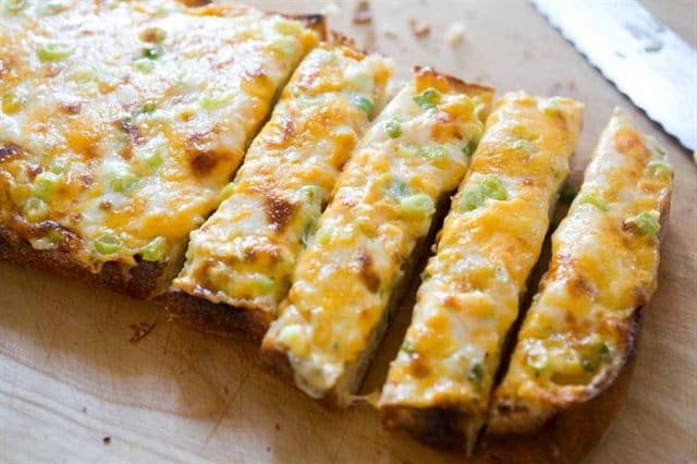 PHẠM GIA FOOD HƯỚNG DẪN BẠN CÁCH LÀM BÁNH MÌ NƯỚNG PHÔ MAI BÉO GIÒN 1 7
