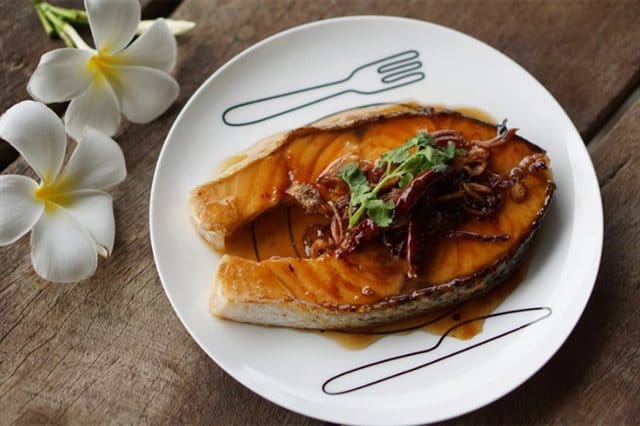 PHẠM GIA FOOD HƯỚNG DẪN BẠN CÁCH LÀM CÁ HỒI CHIÊN SỐT ME 1 25 1