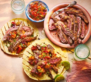 Tacos Bavette với Sốt Cà Chua Nướng và phô mai mozzarella bào sợi Putino